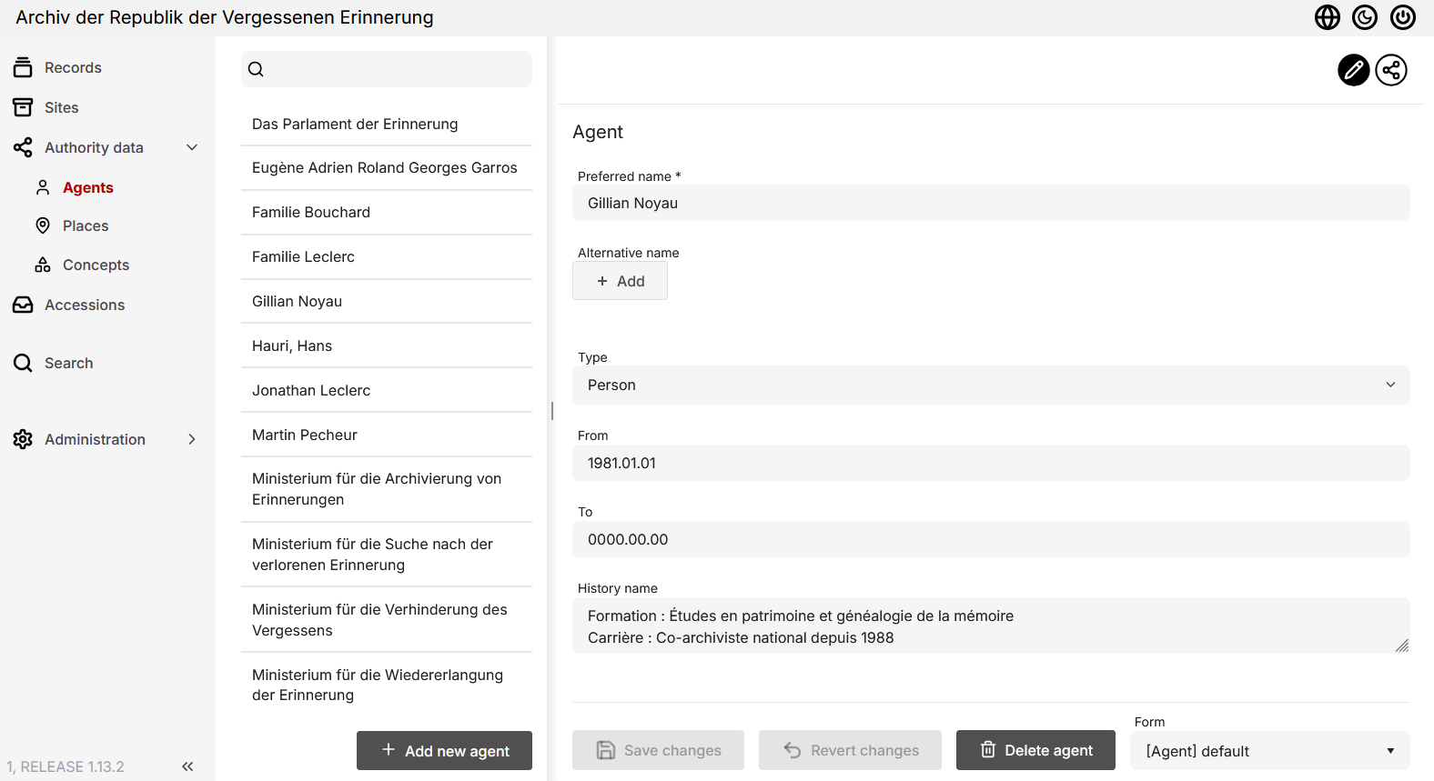 List (of agents) in the middle column